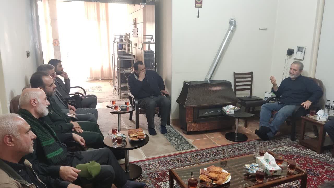 فرمانده سپاه قدس گیلان با خانواده ۲ جانباز دیدار کرد