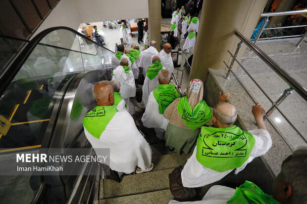 Frist group of Hajj pilgrims take off from Hamedan airport
