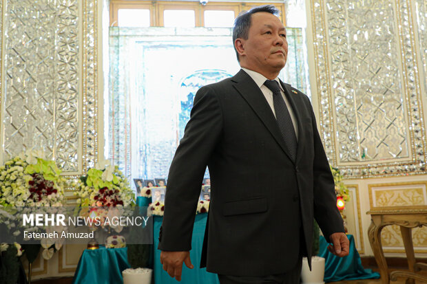 Ceremony of signing book of condolence for martyr Raeisi, FM