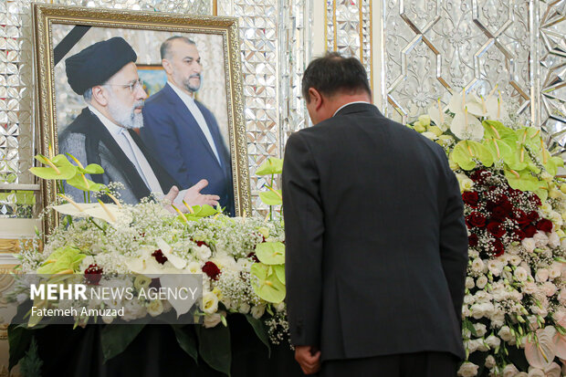 Ceremony of signing book of condolence for martyr Raeisi, FM