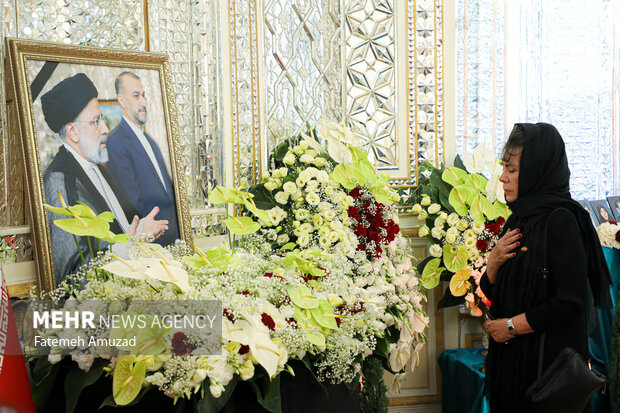 Ceremony of signing book of condolence for martyr Raeisi, FM