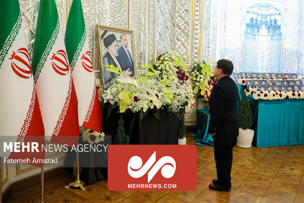 İran'daki büyükelçiler hizmet yolu şehitleri için açılan taziye defterini imzaladılar
