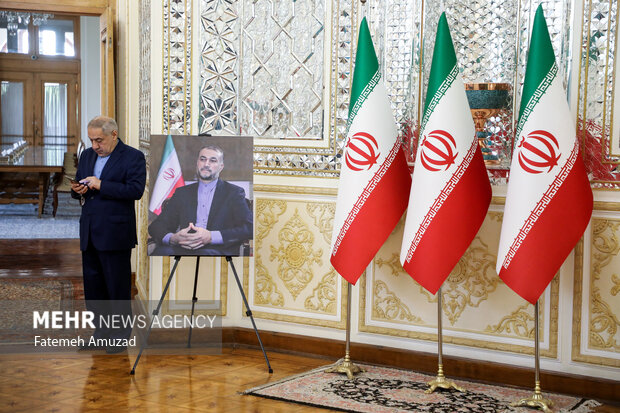 Ceremony of signing book of condolence for martyr Raeisi, FM