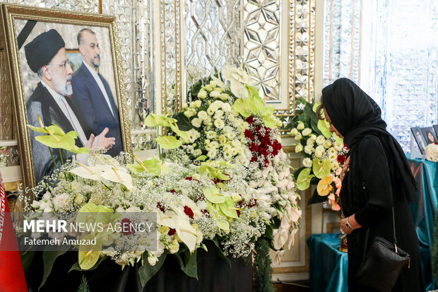 Ceremony of signing book of condolence for martyr Raeisi, FM