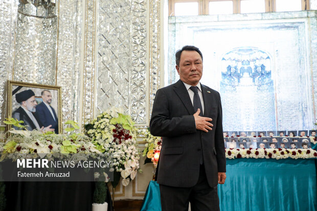 Ceremony of signing book of condolence for martyr Raeisi, FM
