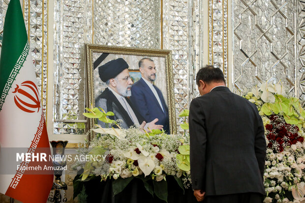Ceremony of signing book of condolence for martyr Raeisi, FM