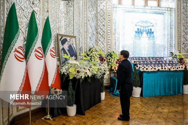 Ceremony of signing book of condolence for martyr Raeisi, FM
