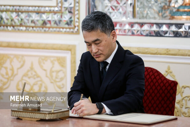 Ceremony of signing book of condolence for martyr Raeisi, FM