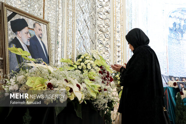 Ceremony of signing book of condolence for martyr Raeisi, FM