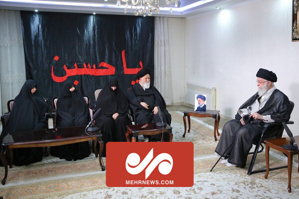 بیانات رهبر معظم انقلاب در منزل شهید جمهور
  بیانات رهبر معظم انقلاب در منزل شهید جمهور