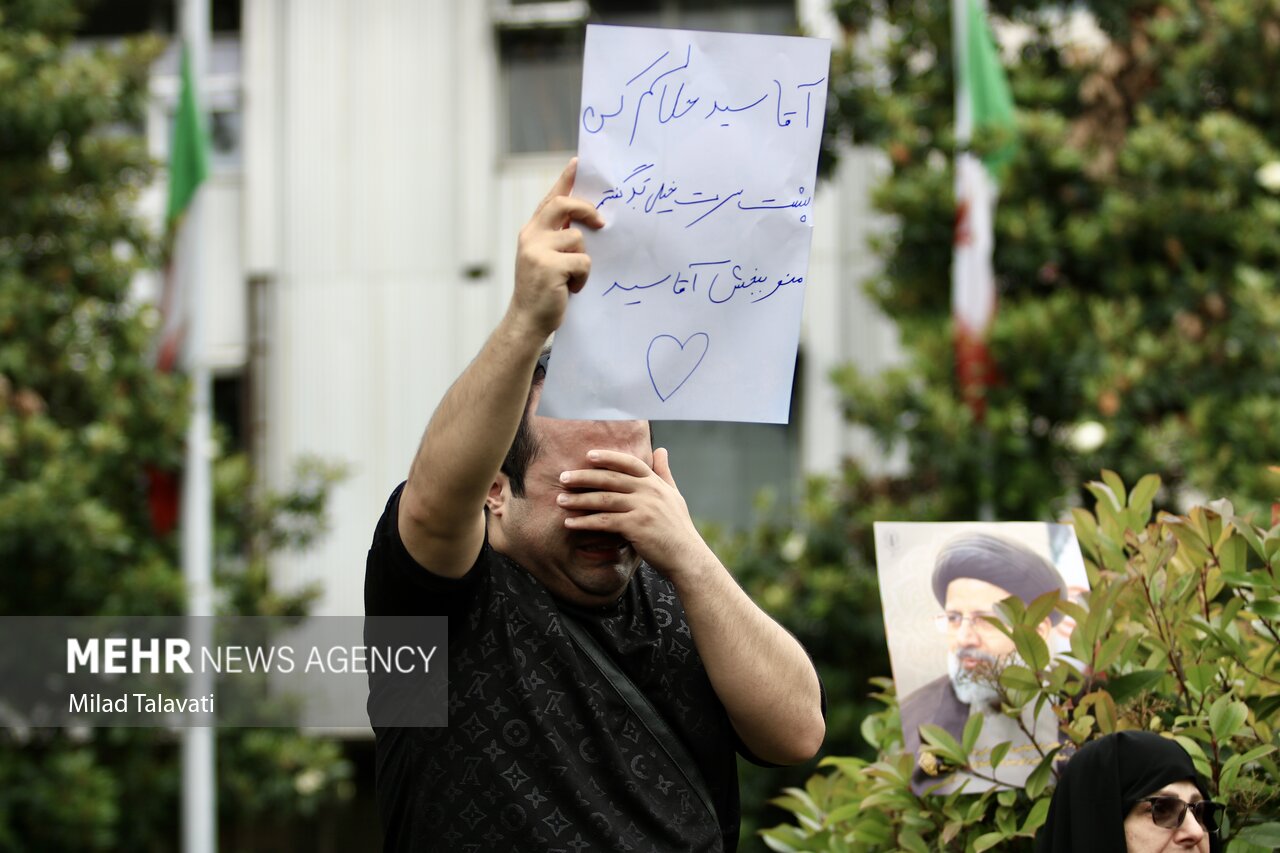 قاب دوربینها و قلبهای شکسته گیلانیها در فراق رییس جمهور شهید قاب دوربینها و قلبهای شکسته گیلانیها در فراق رییس جمهور شهید