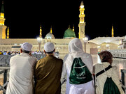 Hajj pilgrims visiting Prophet's Mosque