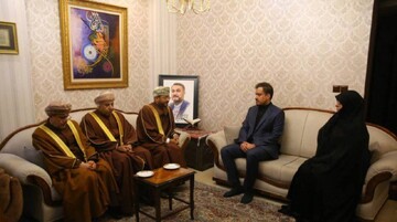 Omani FM visits martyr Amir-Abdollahian's house