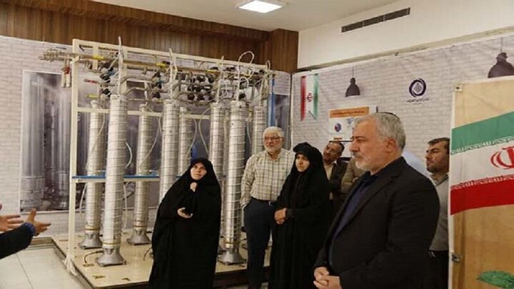 افتتاح معرض إنجازات الصناعة النووية الايرانية في جامعة أصفهان
