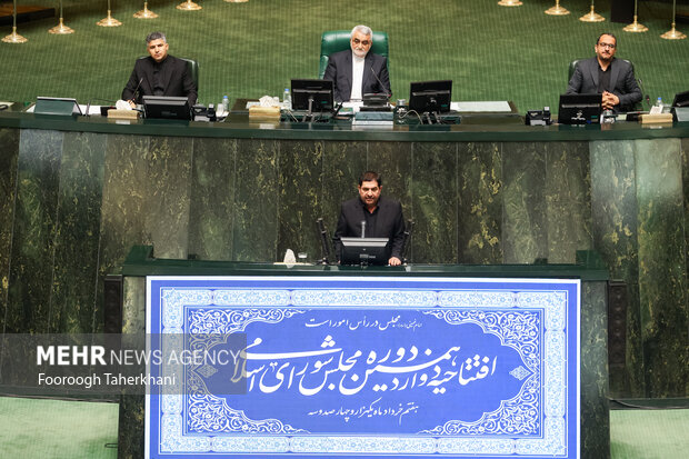 محمد مخبر علی اکبر ناطق نوری در مراسم افتتاحیه مجلس دوازدهم