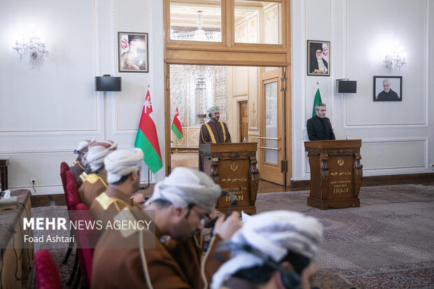 دیدار وزیر امور خارجه عمان با سرپرست وزارت خارجه