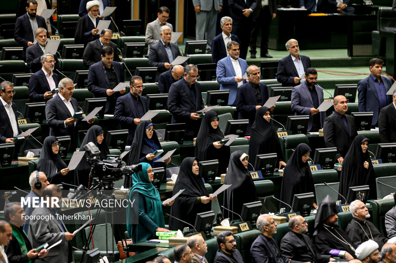 صندلی خالی شهید جمهور در مجلس/ اشک‌ها و لبخندهای ساکنان بهارستان