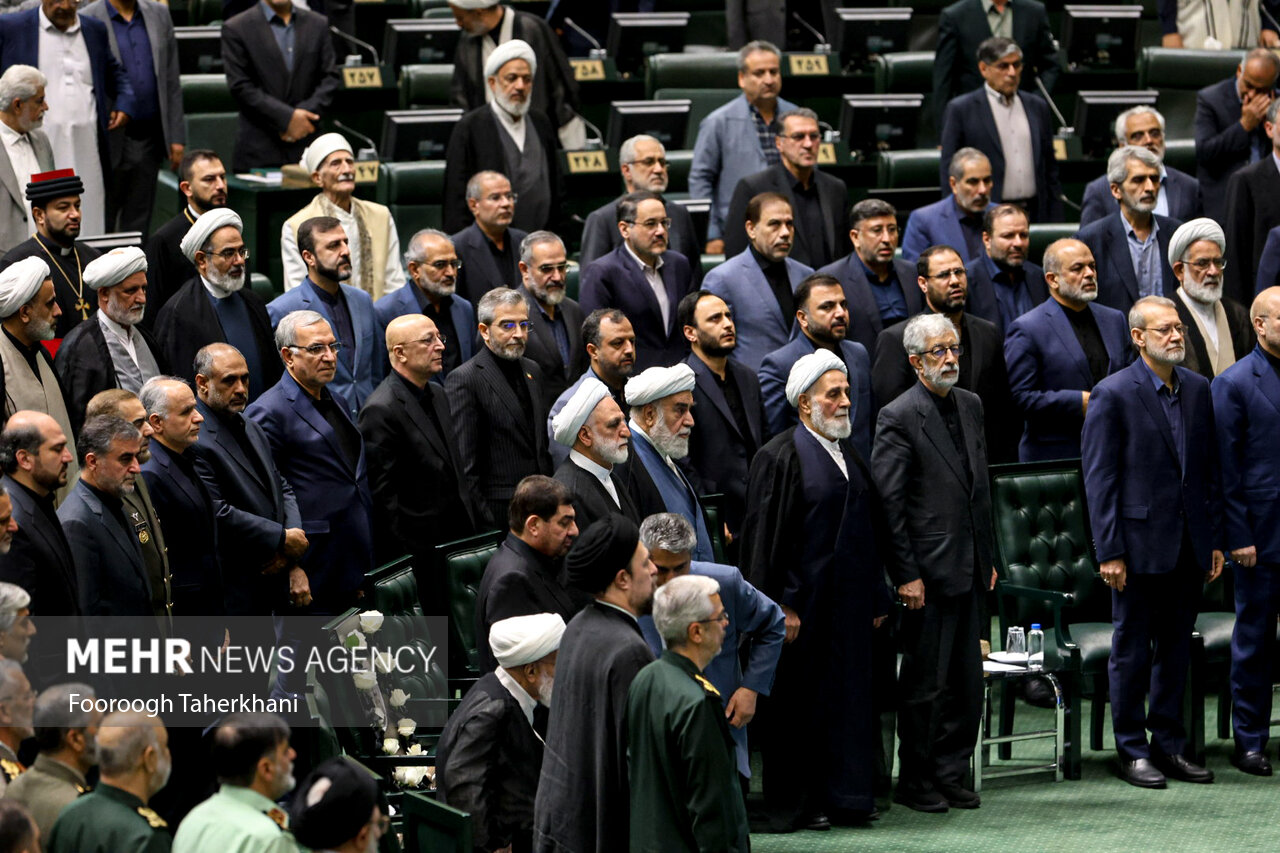 صندلی خالی شهید جمهور در مجلس/ اشک‌ها و لبخندهای ساکنان بهارستان