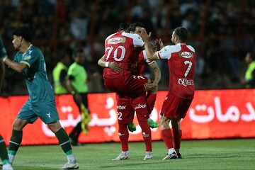 تیم فوتبال پرسپولیس و شمس آذر