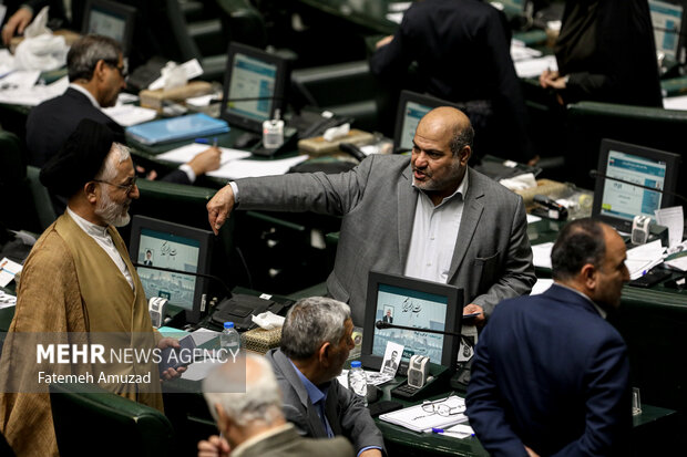 İran'daki Meclis Başkanlığı seçimlerinden fotoğraflar