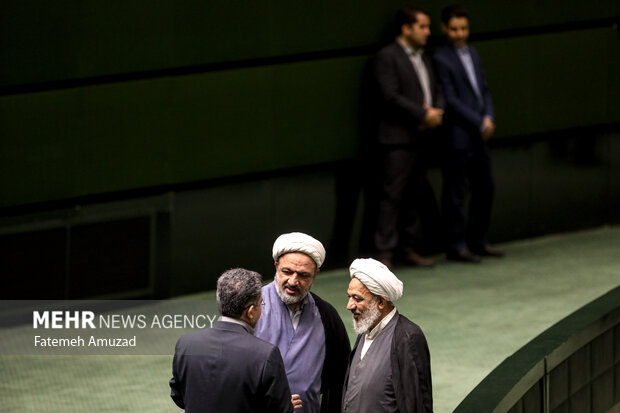 İran'daki Meclis Başkanlığı seçimlerinden fotoğraflar