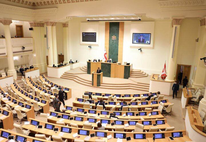 پارلمان گرجستان وتو رئیس‌جمهور درباره لایحه عوامل خارجی رالغو کرد