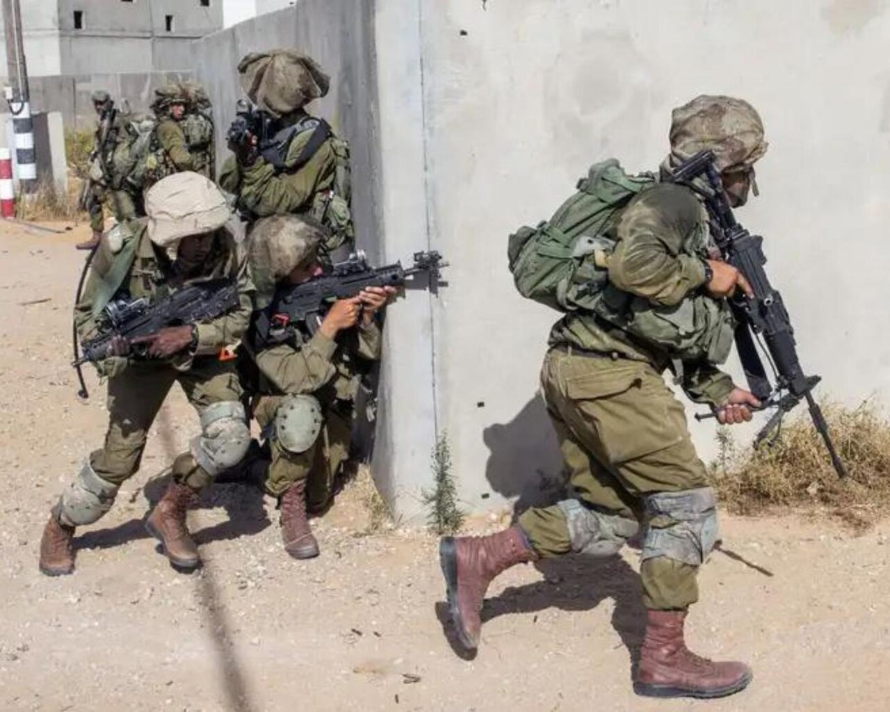 مسئول آمریکایی سابق: تلآویو به دنبال جنگافروزی در کرانه باختری است مسئول آمریکایی سابق: تلآویو به دنبال جنگافروزی در کرانه باختری است