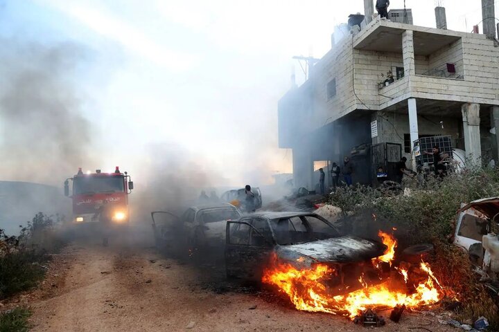 نظامیان صهیونیست بازار رام‌الله را به آتش کشیدند+ فیلم