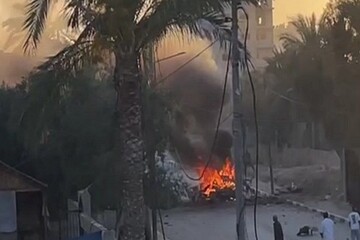 حملات شدید توپخانه‌ای و هوایی رژیم صهیونیستی / یک خودرو در النصیرات غزه هدف قرار گرفت+فیلم