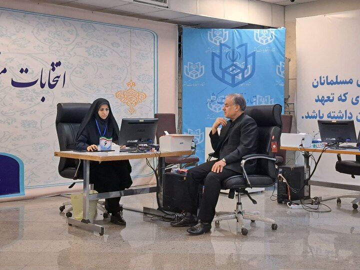 خوش چهره، لاریجانی و احمدیبیغش داوطلب انتخابات شدند/ ۸ نفر ثبت نام کردند خوش چهره، لاریجانی و احمدیبیغش داوطلب انتخابات شدند/ ۸ نفر ثبت نام کردند