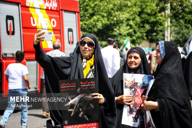 راهپیمایی انزجار مردمی نمازگزاران ارومیه علیه جنایات صهیونیست‌ها