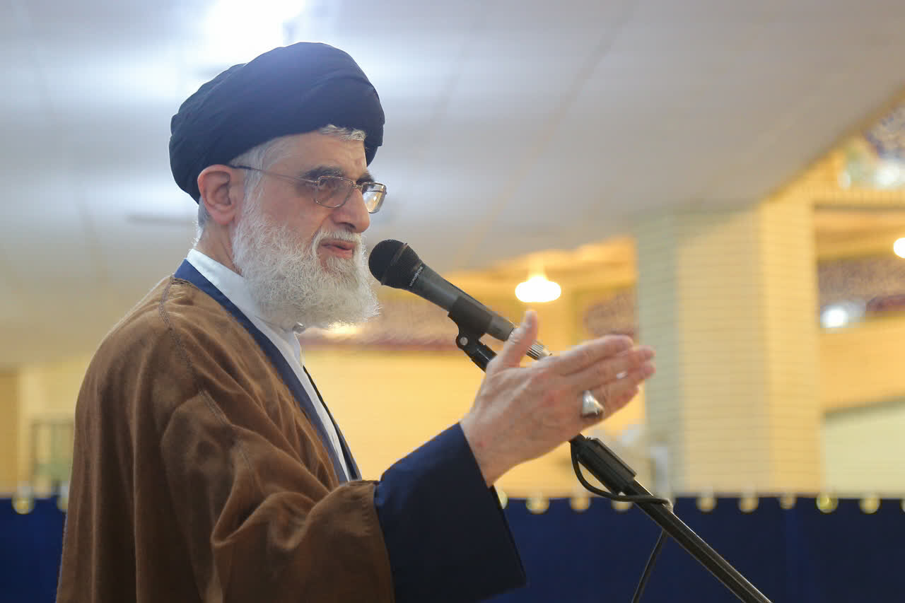 رمز مهم ماندگاری انقلاب اسلامی اتصال آن به حادثه عاشورا است رمز مهم ماندگاری انقلاب اسلامی اتصال آن به حادثه عاشورا است