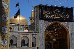 Pilgrims visiting holy shrine of Imam Reza (AS)