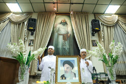 Commemorating late Imam Khomeini by Zoroastrians