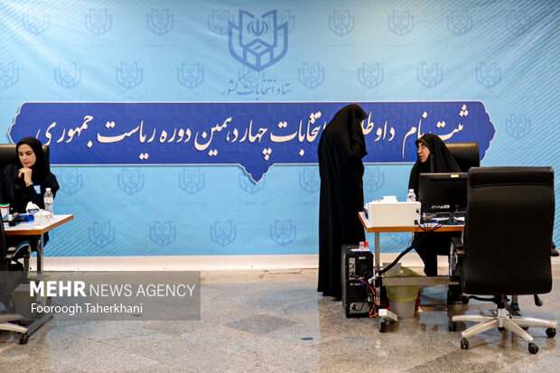 İran'daki Cumhurbaşkanlığı seçimleri için aday başvuru sürecinden kareler