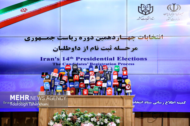 İran'daki Cumhurbaşkanlığı seçimleri için aday başvuru sürecinden kareler