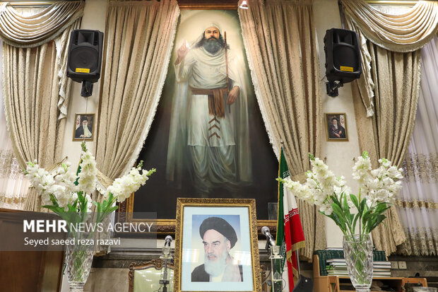 Commemorating late Imam Khomeini by Zoroastrians