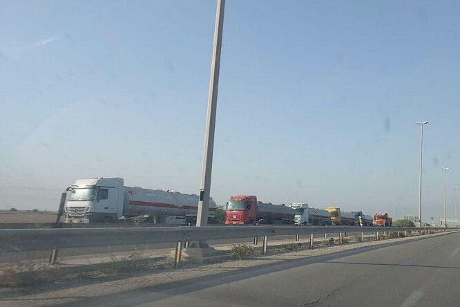 چالش تردد خودروهای ترانزیتی در بوشهر/ مدیرکل بنادر عذرخواهی کرد