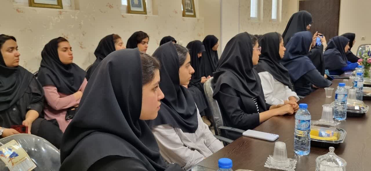 نشست تخصصی «مکتب هنر رضوی» در بوشهر برگزار شد