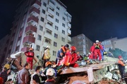 ریزش ساختمان ۳ طبقه در استانبول ترکیه/ ۲ نفر زخمی شدند+ فیلم