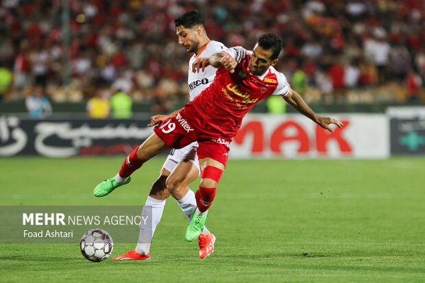 اتفاق نگران کننده درموردسرمربی پرسپولیس / تمدید 30 ساله افتخار نیست