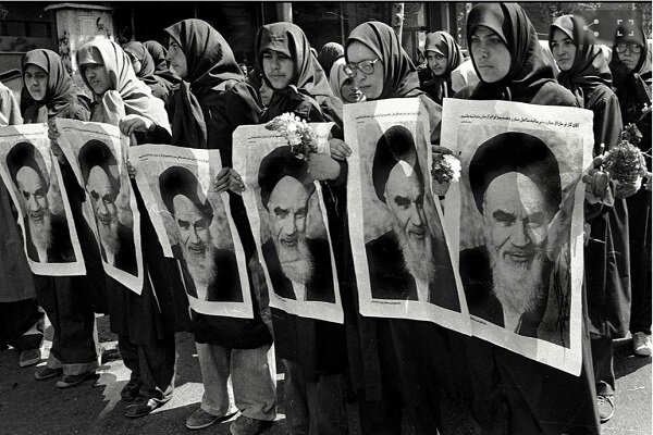 بازخوانی اندیشه امام خمینی(ره) در احیای جایگاه زنان در جامعه