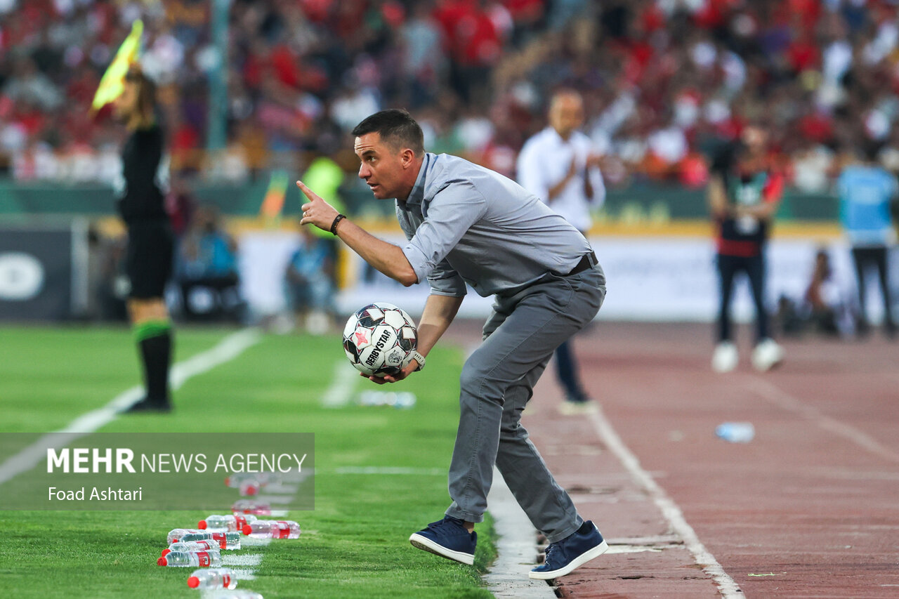 سرگردانی روی نیمکت چند تیم لیگ برتری/ پرسپولیس و تاحدودی استقلال!