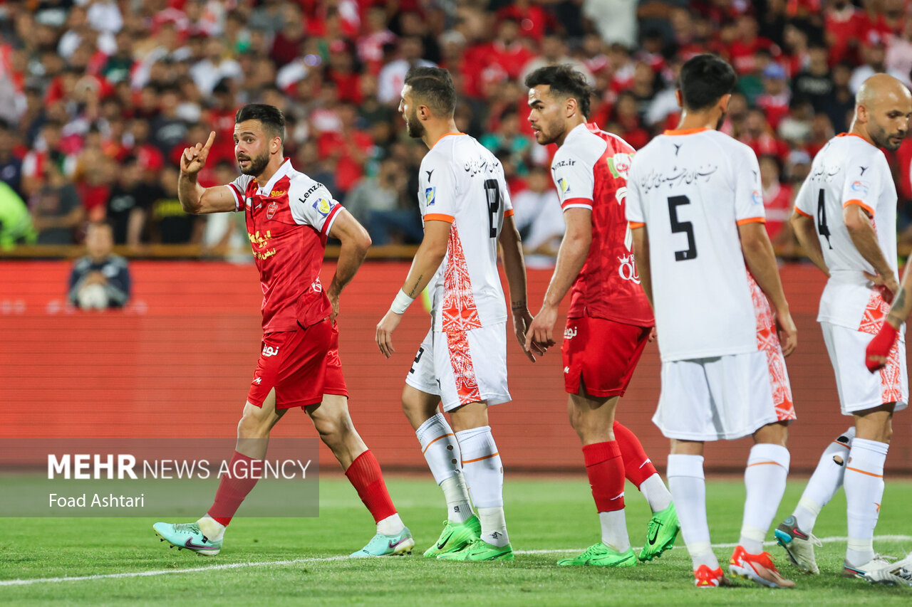 اتفاق نگران کننده درموردسرمربی پرسپولیس / تمدید 30 ساله افتخار نیست 3