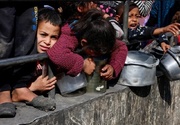 تحذر حكومي: أكثر من 3500 طفل بغزة معرضون لخطر الموت نتيجة سياسات التجويع