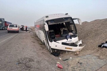 ۳۲ حادثه دیده در تصادف اتوبوس اتباع پاکستان با کامیون