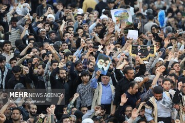 مردم پای نظام ایستاده اند/گزارش خبرنگار مهر از حرم امام خمینی