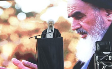 امام بزرگوار تحول آفرین در دنیا و بنیانگذار مکتب فکری و سیاسی بود