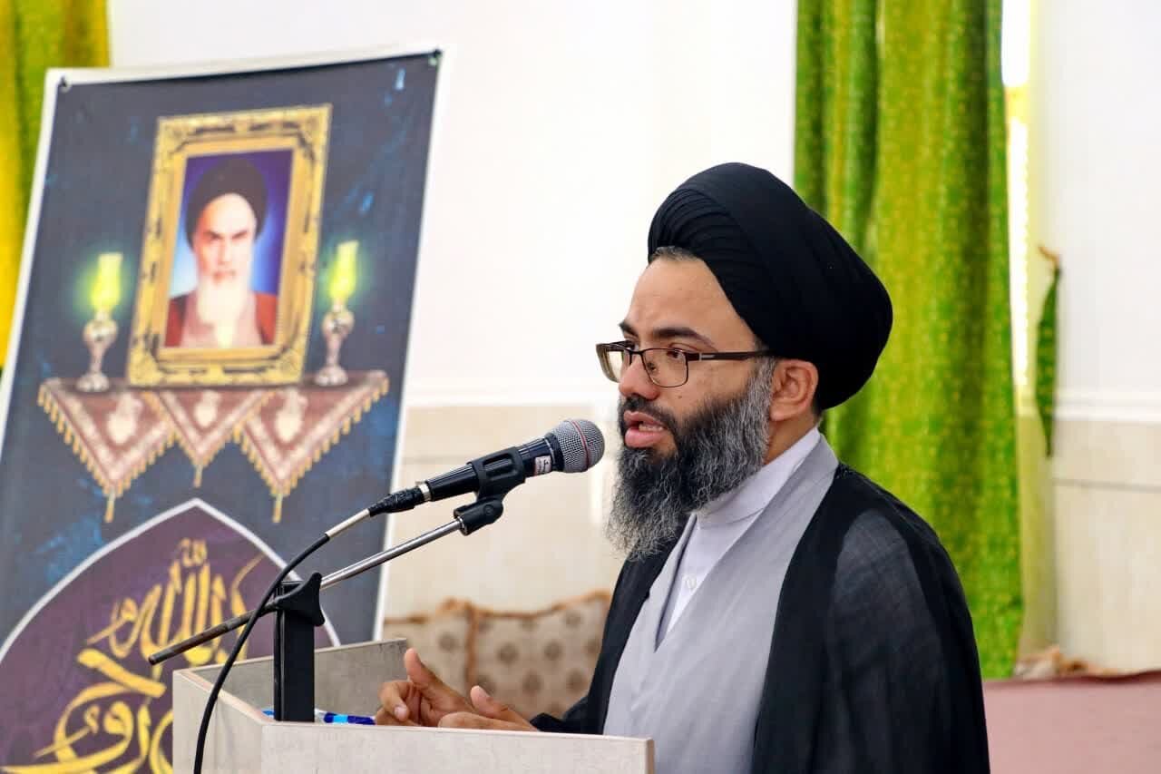  امام خمینی (ره) شخصیتی برجسته و جهانی است