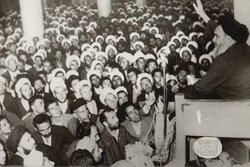 الامام الخميني (رض) القائد الذي كسر الحواجز